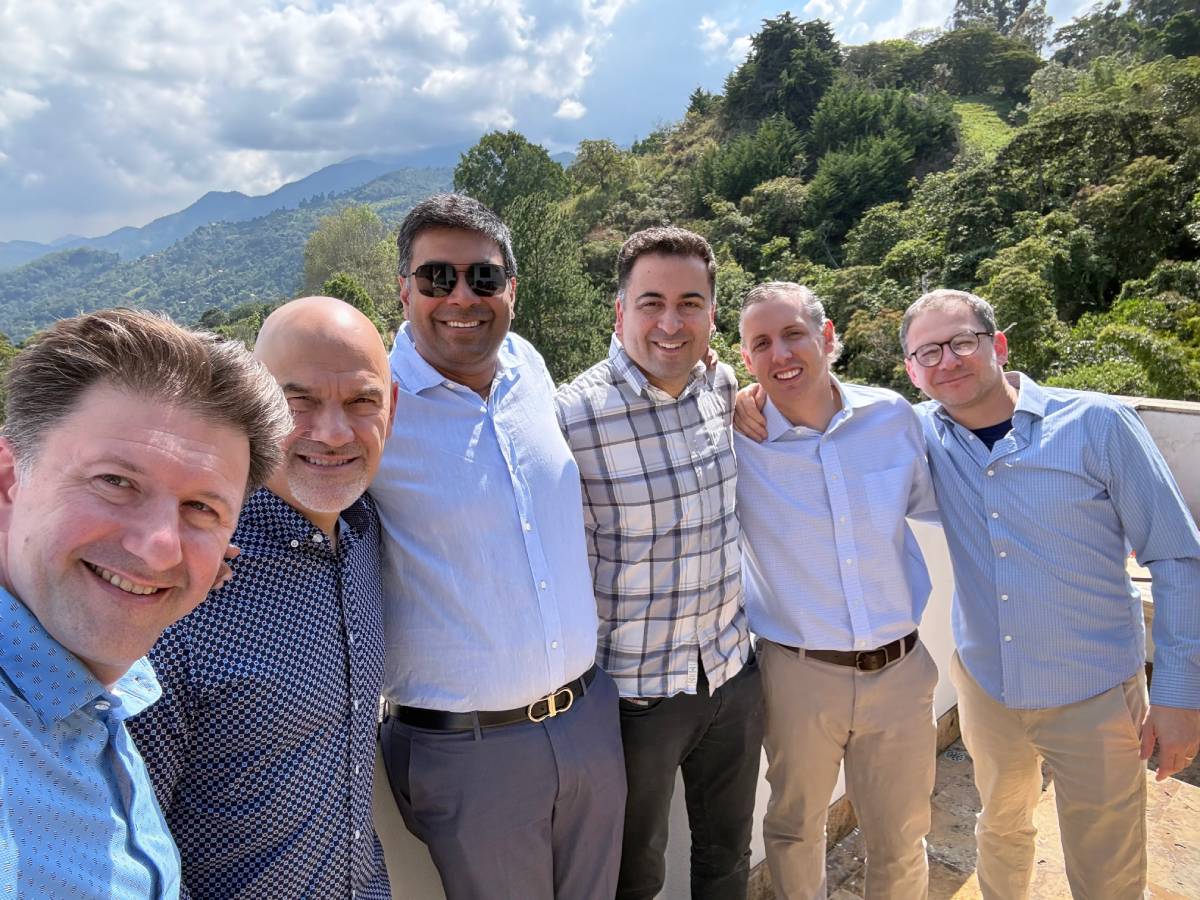 A team of urologists from the Fox Chase – Temple Urologic Institute traveled to Santiago de Cali, Colombia.