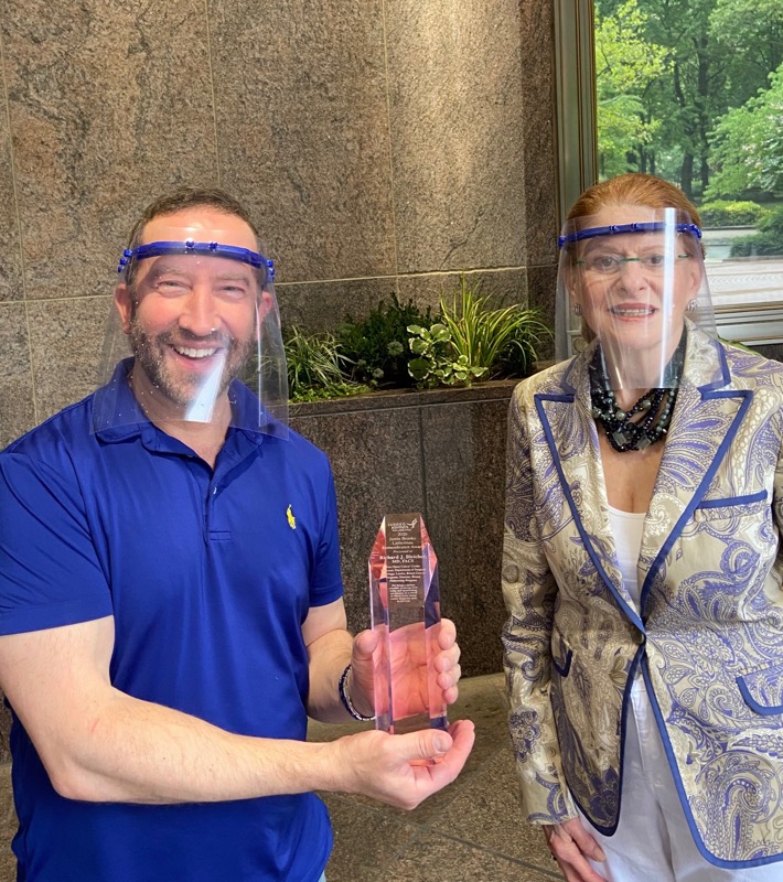 Dr. Richard Bleicher receives the 2020 Jamie Brooke Lieberman Remembrance Award from Elaine I. Grobman, Susan G. Komen Philadelphia’s chief executive officer