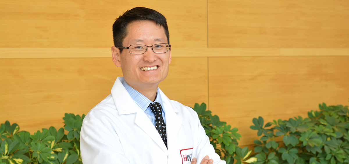 As a head and neck surgeon, Jeffrey Liu, MD, FACS, has a special interest in thyroid tumors with treatment expertise in complex, revision and complex, revision, or unusual pathology thyroid cancers.
