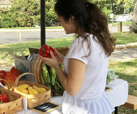 Link to /sites/default/files/styles/post_teaser_image_300x250_/public/images/blog/thumb/farmermarket.jpg?h=23e86f5f&itok=uy0bApIB