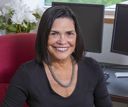 Link to /sites/default/files/styles/post_teaser_image_300x250_/public/images/news/thumb/Suzanne-Miller-2075.jpg?h=20353993&itok=erhWLgBb