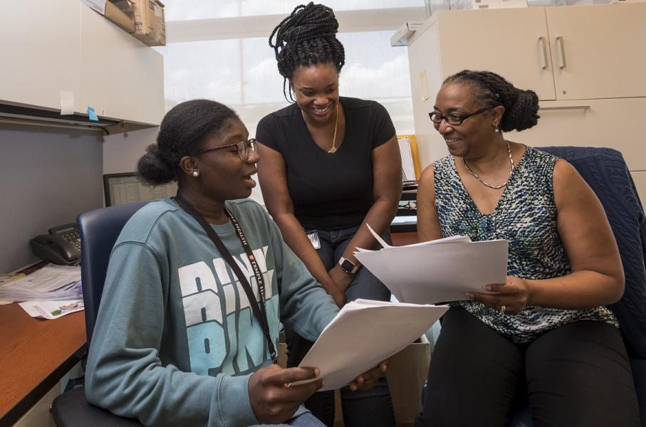 Link to /sites/default/files/styles/slider_desktop/public/images/slide/Summer_Research_Riverson_Blackman-Ragin-06.jpg?itok=36tGlv64