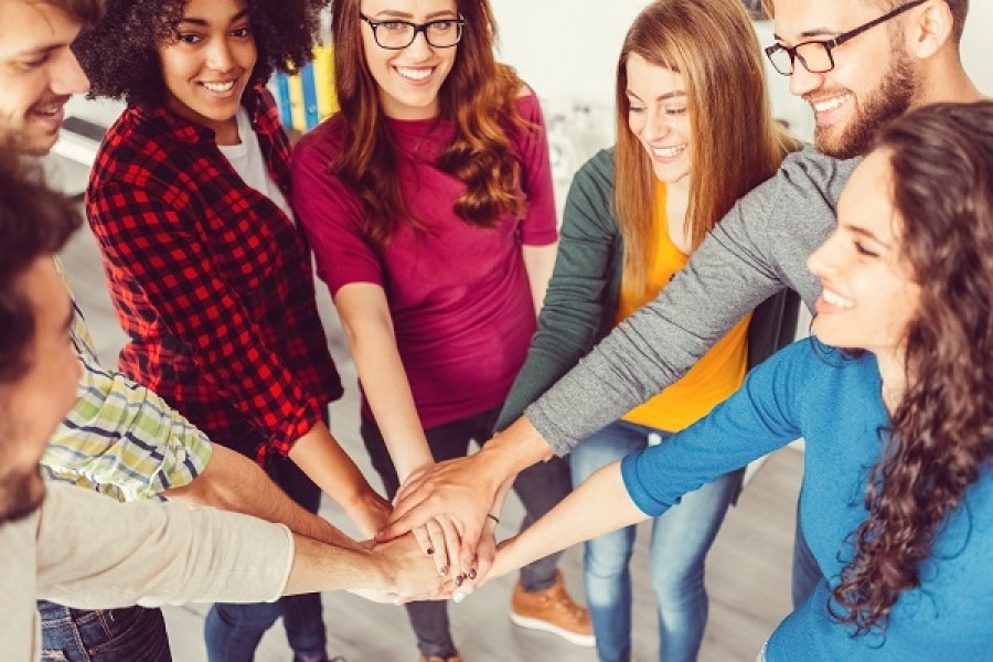 Link to /sites/default/files/styles/slider_desktop/public/images/slide/postdoc-welcoming.jpg?itok=5ArzhKGU