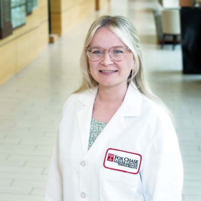 Rebecca Smith, a technician in the lab of Yu “Sunny” Liu, PhD